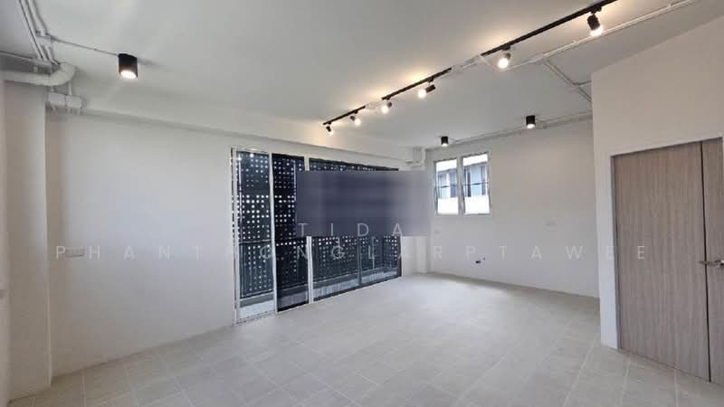 ให้เช่าออฟฟิศ ลำสาลี (Lam Sali) 233.3 sq.m, Bangkok, Khlong Chan, Bang Kapi, Bangkok, , 233 sqm, Office Space For Rent, by Tida phanthonglarptawee, 500503045 - DDproperty.com