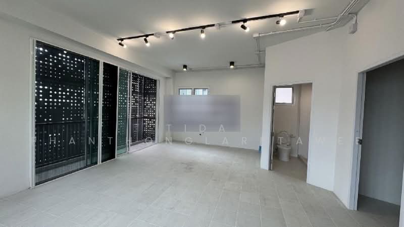ให้เช่าออฟฟิศ ลำสาลี (Lam Sali) 233.3 sq.m, Bangkok, Khlong Chan, Bang Kapi, Bangkok, , 233 sqm, Office Space For Rent, by Tida phanthonglarptawee, 500503045 - DDproperty.com