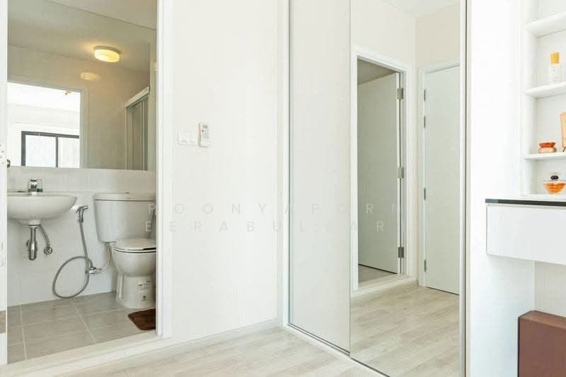 Plum Condo Central Station (Phase 1), Nonthaburi, Village No. 6 188 Sao Thong Hin, Sao Thong Hin, Bang Yai, Nonthaburi, 2 Bedrooms, 50 sqm, Condo For Rent, by Poonyaporn Veerabulyarit, 500503051 - DDproperty.com