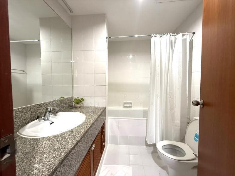 Baan Suanpetch, Bangkok, 18 Soi Sukhumvit 39, Khlong Tan Nua, Watthana, Bangkok, 2 Bedrooms, 135 sqm, Condo For Rent, by Gochaporn Fongsupa, 500503199 - DDproperty.com