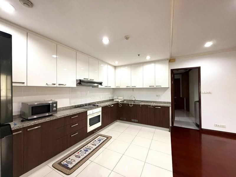 Baan Suanpetch, Bangkok, 18 Soi Sukhumvit 39, Khlong Tan Nua, Watthana, Bangkok, 2 Bedrooms, 135 sqm, Condo For Rent, by Gochaporn Fongsupa, 500503199 - DDproperty.com