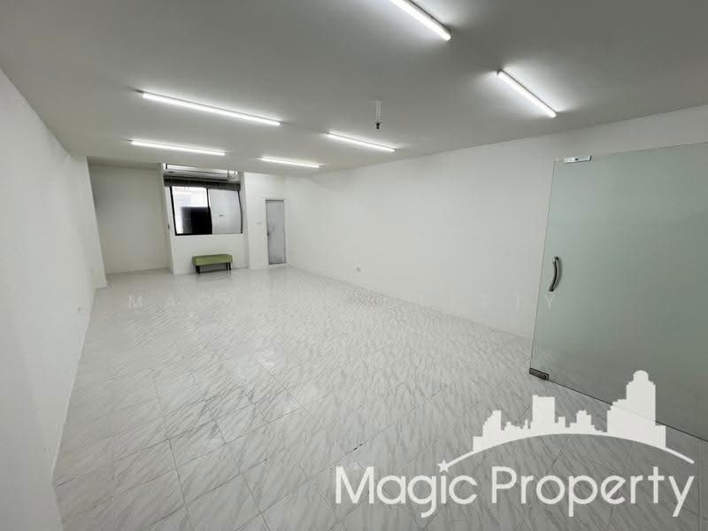 Office Space For Rent in Modern Town, Bangkok, Khlong Tan Nua, Watthana, Bangkok, , 48 sqm, Office Space For Rent, by Magic Property, 500503212 - DDproperty.com