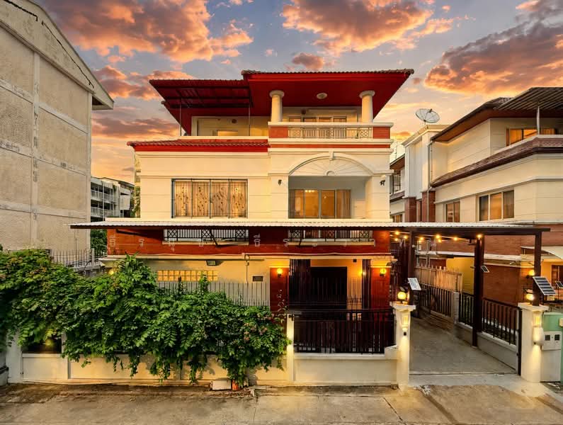 Prime 3-Story House for Sale in Ari Samphan 1 | 60.5 Sq.w | 360 Sq.m | 5 Parking Spaces |, Bangkok, อารีย์สัมพันธ์ 1, Phaya Thai, Bangkok, 4 Bedrooms, 360 sqm, Single Detached House For Sale, by ธีรนุช ธีระวาทิน, 500503246 - DDproperty.com