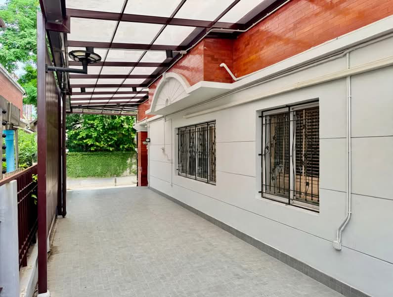 Prime 3-Story House for Sale in Ari Samphan 1 | 60.5 Sq.w | 360 Sq.m | 5 Parking Spaces |, Bangkok, อารีย์สัมพันธ์ 1, Phaya Thai, Bangkok, 4 Bedrooms, 360 sqm, Single Detached House For Sale, by ธีรนุช ธีระวาทิน, 500503246 - DDproperty.com