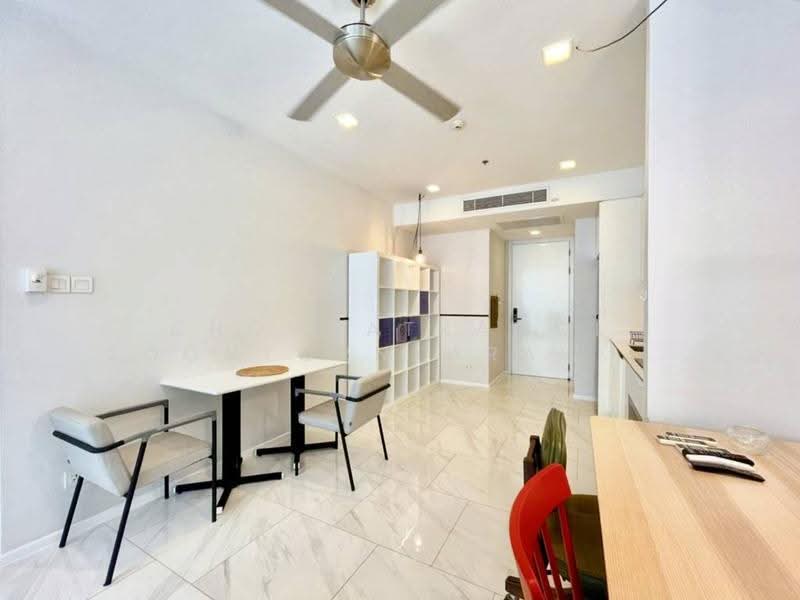 Hyde Sukhumvit 11, Bangkok, 11 Soi Sukhumvit 11, Khlongtoei Nua, Watthana, Bangkok, 2 Bedrooms, 63 sqm, Condo For Sale, by Chomratkamol Soontorntarawong (Gor), 500503391 - DDproperty.com