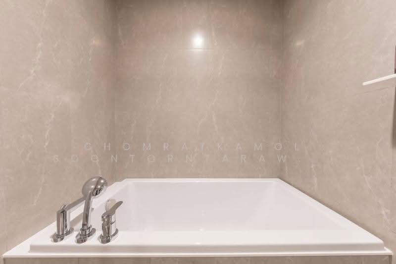 The Issara Sathorn, Bangkok, ถนนจันทน์, Thung Maha Mek, Sathon, Bangkok, 2 Bedrooms, 90 sqm, Condo For Sale, by Chomratkamol Soontorntarawong (Gor), 500503405 - DDproperty.com