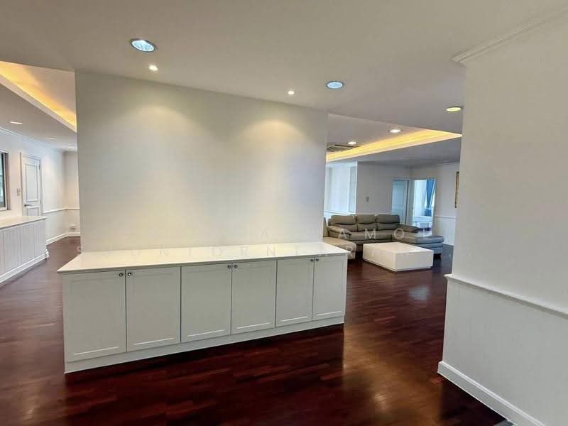 D.S. Tower 1 Sukhumvit 33, Bangkok, Soi Phrom Chit, Khlong Tan Nua, Watthana, Bangkok, 3 Bedrooms, 236 sqm, Condo For Rent, by Chomratkamol Soontorntarawong (Gor), 500503479 - DDproperty.com