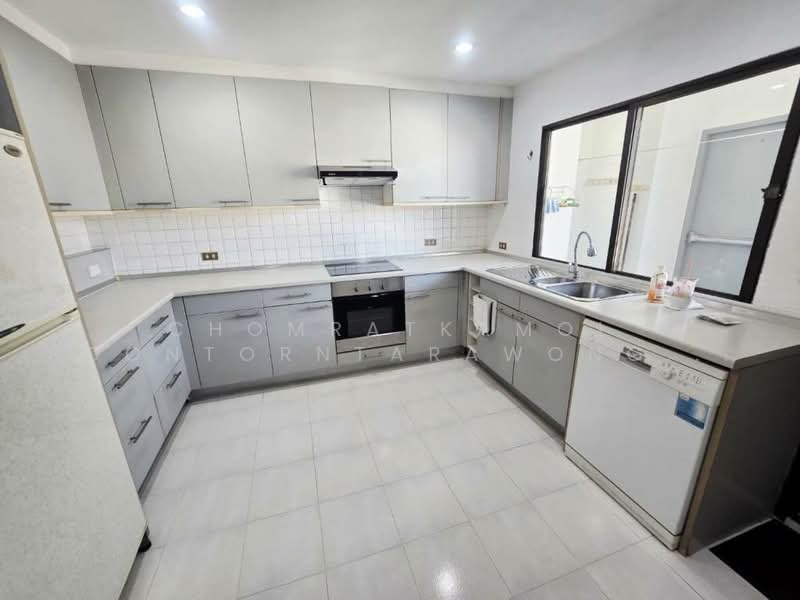 Regent on the Park 1, Bangkok, Soi Sukhumvit 26, Khong Tan, Khlong Toei, Bangkok, 3 Bedrooms, 250 sqm, Condo For Sale, by Chomratkamol Soontorntarawong (Gor), 500503500 - DDproperty.com