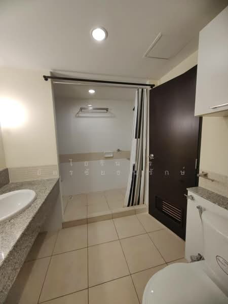 The Star Estate @ Narathiwas, Bangkok, 188 Naradhiwas Rajanagarindra Rd, Chong Nonsi, Yan Nawa, Bangkok, 1 Bedroom, 50 sqm, Condo For Rent, by ไอรินทร์ อัครชัยธนรักษ์, 500503524 - DDproperty.com