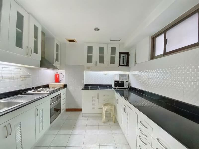 Royal Castle Sukhumvit, Bangkok, 30 Soi Sukhumvit 39, Khlongtoei Nua, Watthana, Bangkok, 2 Bedrooms, 140 sqm, Condo For Sale, by Chomratkamol Soontorntarawong (Gor), 500503570 - DDproperty.com
