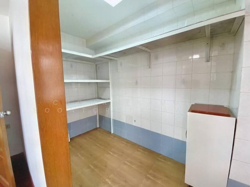 Royal Castle Sukhumvit, Bangkok, 30 Soi Sukhumvit 39, Khlongtoei Nua, Watthana, Bangkok, 2 Bedrooms, 140 sqm, Condo For Sale, by Chomratkamol Soontorntarawong (Gor), 500503570 - DDproperty.com