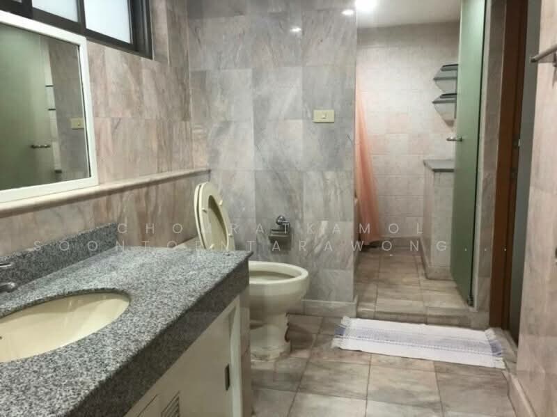 Royal Castle Sukhumvit, Bangkok, 30 Soi Sukhumvit 39, Khlongtoei Nua, Watthana, Bangkok, 2 Bedrooms, 140 sqm, Condo For Sale, by Chomratkamol Soontorntarawong (Gor), 500503570 - DDproperty.com