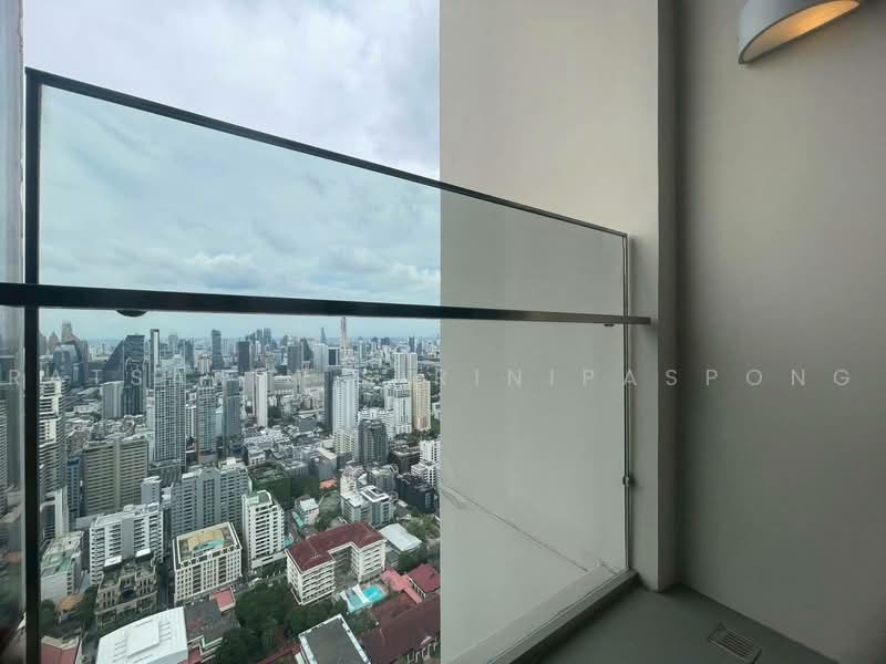 The Esse Asoke, Bangkok, 333 Soi Sukhumvit 21, Sukhumvit Road, Khlongtoei Nua, Watthana, Bangkok, 1 Bedroom, 42 sqm, Condo For Rent, by Ratsarin Sirinipaspong, 500503635 - DDproperty.com