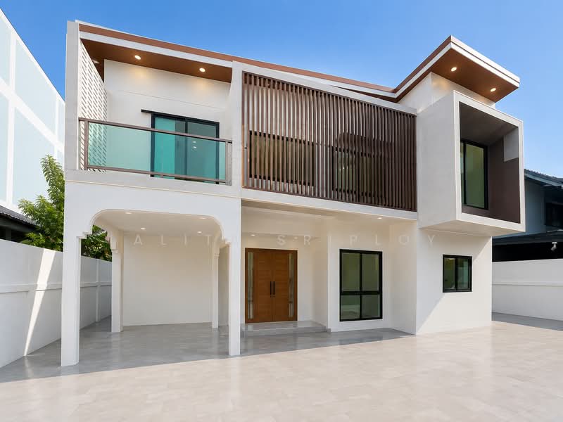 Detached House for Sale in Soi Lat Phrao 87 - Ekkamai–Ram Inthra Expressway Area, Bangkok, Khlong Chaokhun Sing, Wang Thonglang, Bangkok, 5 Bedrooms, 250 sqm, Single Detached House For Sale, by Lalita Sriploy, 500503651 - DDproperty.com
