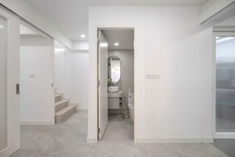 Townhome in Prakanong Sukhumvit 71 for rent ( SPSEVE2255 ), Bangkok, ปรีดี พนมยงค์ 42, Khlong Tan Nua, Watthana, Bangkok, 4 Bedrooms, 250 sqm, Townhouse For Rent, by Khun Eve, 500503760 - DDproperty.com