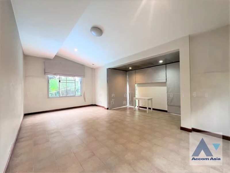 Partly Furnished, Private Swimming Pool, Pet friendly 4 Bedrooms House for Rent in New Phetchaburi, Bangkok, Bang Kapi, Huai Khwang, Bangkok, 4 Bedrooms, 400 sqm, Single Detached House For Rent, by บริษัท แอคคอม เอเซีย จำกัด, 500503777 - DDproperty.com