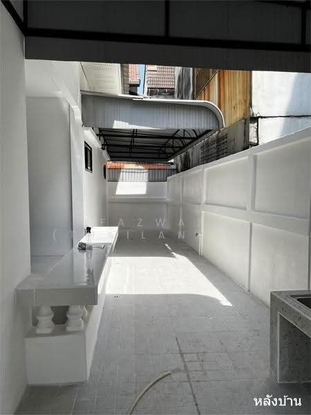 ขายบ้านเดี่ยว 2 ชั้น ลาดพร้าว 94 5 ห้องนอน 400 ตร.ม. ใกล้เลียบด่วน, กรุงเทพ, พลับพลา, วังทองหลาง, กรุงเทพ, 400 ตร.ม., บ้านเดี่ยว ขาย, โดย Fazwaz (Thailand) Co., Ltd., 500503809 - DDproperty.com