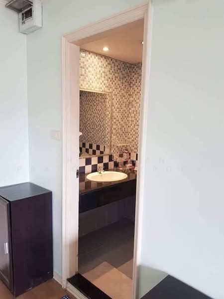Lumpini Place Narathiwas 24, Bangkok, Sathu Pradit 19 Alley 3, Chong Nonsi, Yan Nawa, Bangkok, 1 Bedroom, 30 sqm, Condo For Rent, by Thitiphan Prasopkiatpoca, 500503834 - DDproperty.com