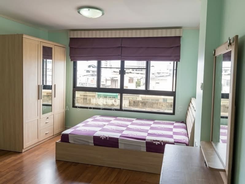 Lumpini Place Narathiwas 24, Bangkok, Sathu Pradit 19 Alley 3, Chong Nonsi, Yan Nawa, Bangkok, 1 Bedroom, 30 sqm, Condo For Rent, by Thitiphan Prasopkiatpoca, 500503834 - DDproperty.com
