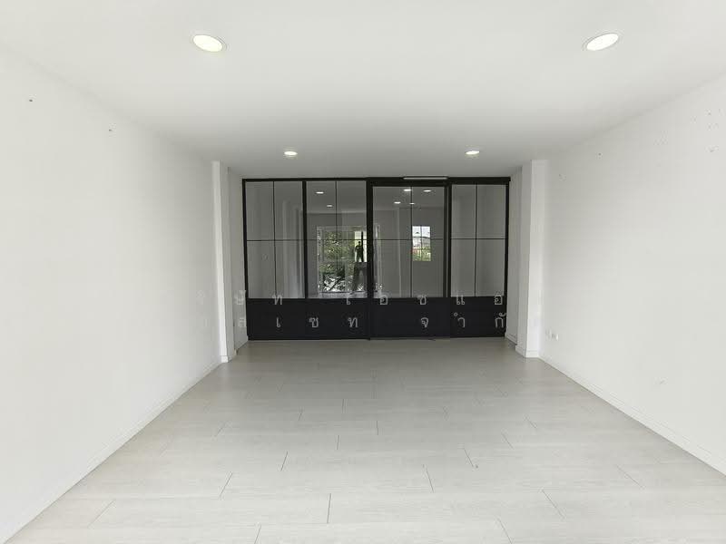 ทาวน์โฮม 3.5 ชั้น เมทโทร บิซทาวน์ แจ้งวัฒนะ 3 ถนนหอการค้าไทย (หลังริม), นนทบุรี, คลองพระอุดม, ปากเกร็ด, นนทบุรี, 210 ตร.ม., ทาวน์เฮ้าส์ ขาย, โดย บริษัท เอชแอล แอสเซท จำกัด, 500503838 - DDproperty.com