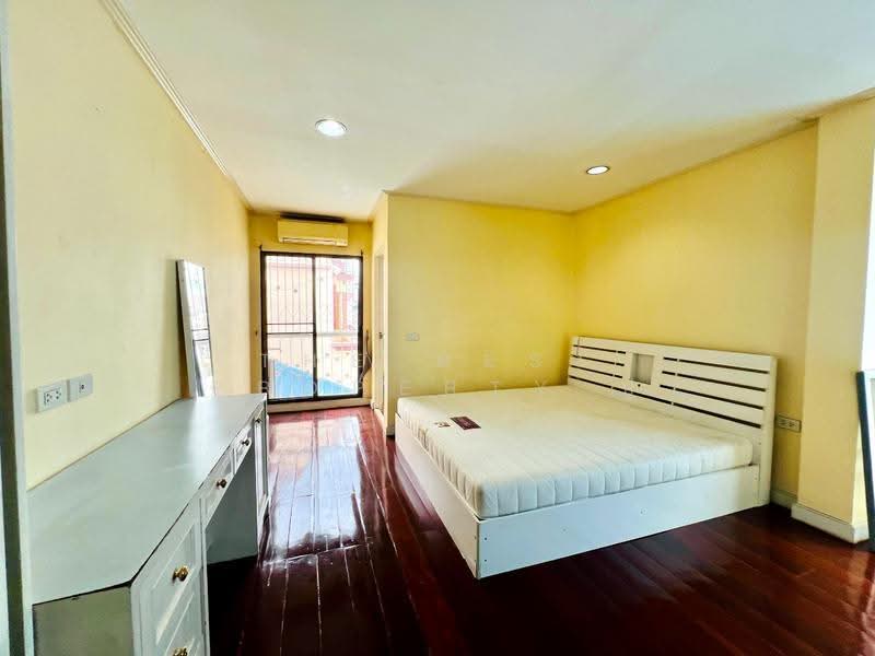 Baan Klang Muang Ratchada-Mengjai 1, Bangkok, 522 50-151 Saha Kan Pramun Alley, Wang Thonglang, Bangkok, 6 Bedrooms, 100 sqm, Townhouse For Sale, by The Best Property ปู, 500503850 - DDproperty.com