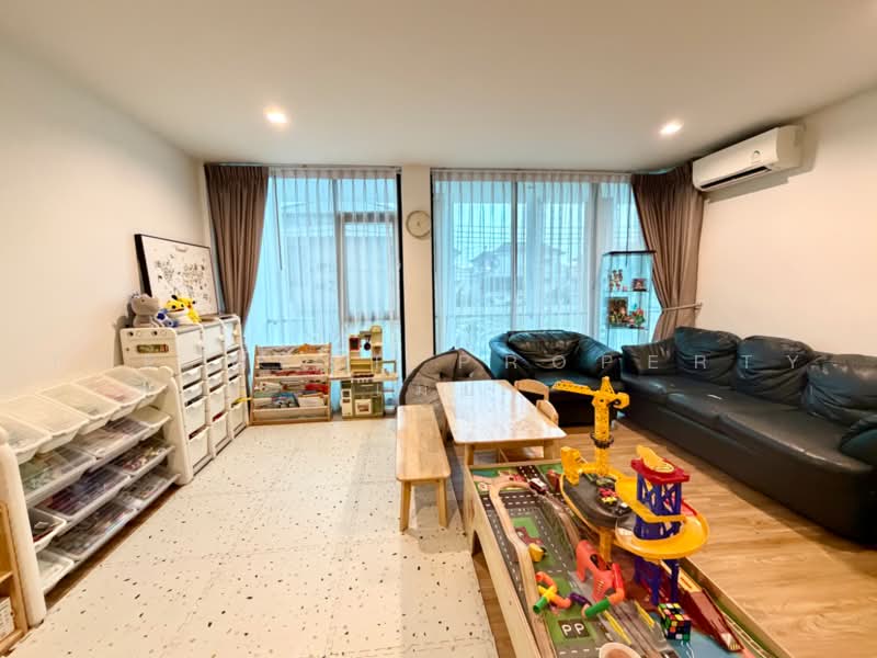 แกลม แกลมเมอรัส ลีฟวิ่ง ลาดพร้าว, Bangkok, Lat Phrao, Bangkok, 4 Bedrooms, 390 sqm, Townhouse For Sale, by The Best Property เมย์, 500503984 - DDproperty.com
