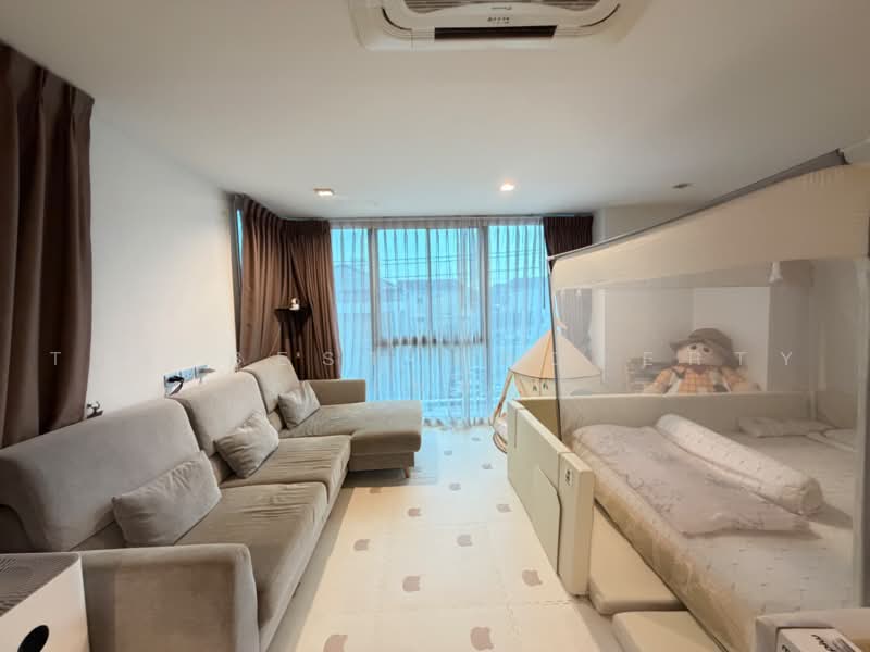 แกลม แกลมเมอรัส ลีฟวิ่ง ลาดพร้าว, Bangkok, Lat Phrao, Bangkok, 4 Bedrooms, 390 sqm, Townhouse For Sale, by The Best Property เมย์, 500503984 - DDproperty.com