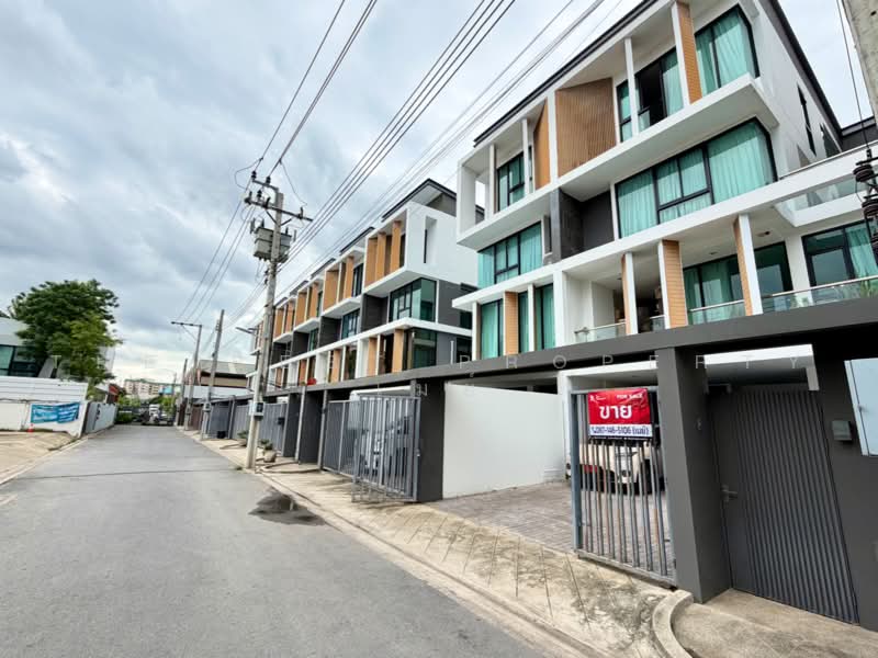 แกลม แกลมเมอรัส ลีฟวิ่ง ลาดพร้าว, Bangkok, Lat Phrao, Bangkok, 4 Bedrooms, 390 sqm, Townhouse For Sale, by The Best Property เมย์, 500503984 - DDproperty.com