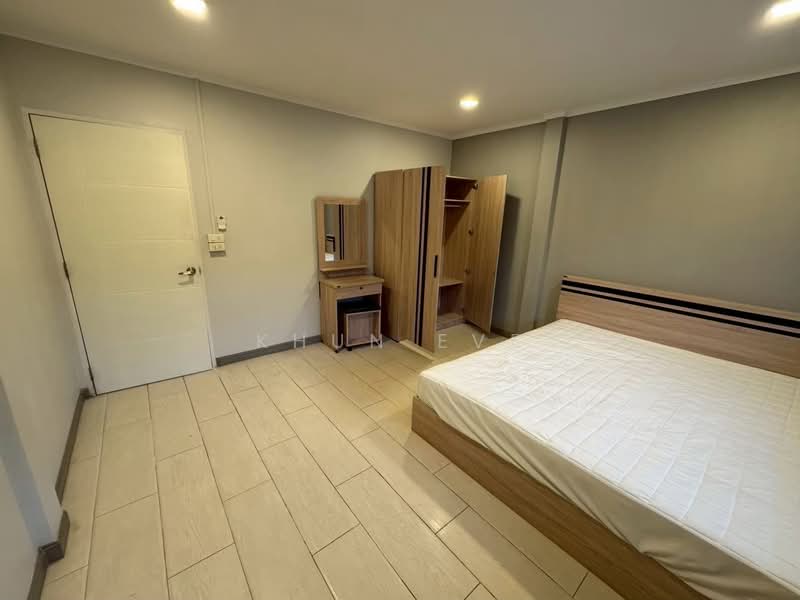 Townhouse for Rent Pracharat Bamphen 26 (SPSEVE2261), Bangkok, ประชาราษฎร์บําเพ็ญ 26, Samsen Nok, Huai Khwang, Bangkok, 4 Bedrooms, 130 sqm, Townhouse For Rent, by Khun Eve, 500504036 - DDproperty.com