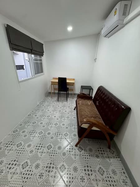 Townhouse for Rent Pracharat Bamphen 26 (SPSEVE2261), Bangkok, ประชาราษฎร์บําเพ็ญ 26, Samsen Nok, Huai Khwang, Bangkok, 4 Bedrooms, 130 sqm, Townhouse For Rent, by Khun Eve, 500504036 - DDproperty.com