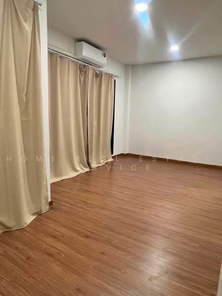 Lumpini Townplace Sukhumvit-Srinakarin, Samut Prakan, Samrong Nua, Muang Samut Prakarn, Samut Prakan, 4 Bedrooms, 116 sqm, Single Detached House For Sale, by HOME Real Estate Service, 500504086 - DDproperty.com