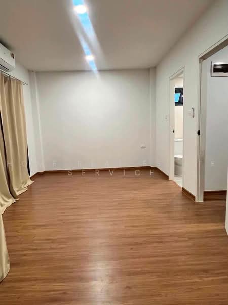 Lumpini Townplace Sukhumvit-Srinakarin, Samut Prakan, Samrong Nua, Muang Samut Prakarn, Samut Prakan, 4 Bedrooms, 116 sqm, Single Detached House For Sale, by HOME Real Estate Service, 500504086 - DDproperty.com