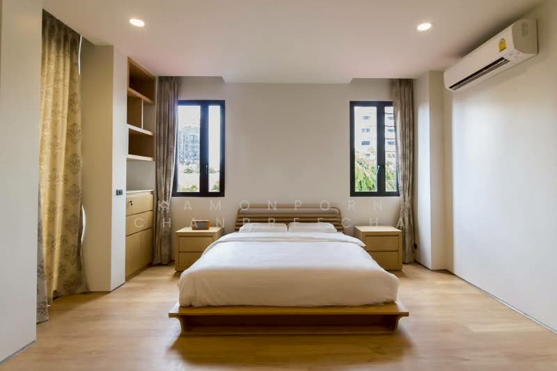 Pool Villa Ekkamai, Bangkok, Khlong Tan Nua, Watthana, Bangkok, 2 Bedrooms, 959 sqm, Single Detached House For Sale, by Kamonporn Chanpreecha, 500504132 - DDproperty.com