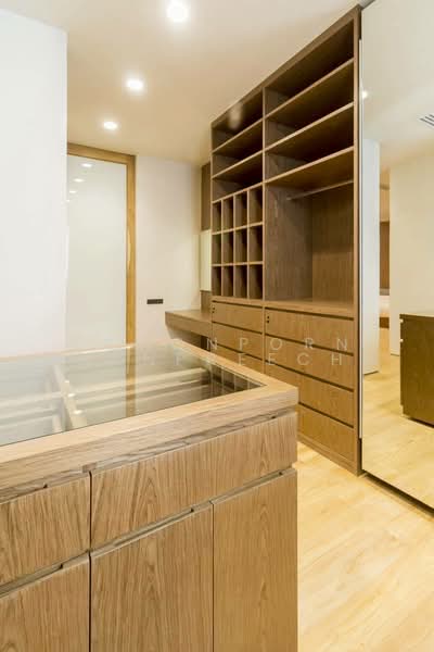 Pool Villa Ekkamai, Bangkok, Khlong Tan Nua, Watthana, Bangkok, 2 Bedrooms, 959 sqm, Single Detached House For Sale, by Kamonporn Chanpreecha, 500504132 - DDproperty.com