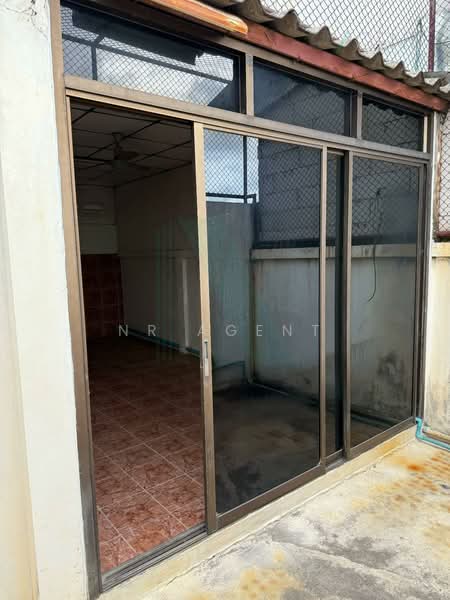 Sriwara Town in Town, Bangkok, Sriwara Road, Phlapphla, Wang Thonglang, Bangkok, 5 Bedrooms, 200 sqm, Townhouse For Sale, by NR AGENT, 500504138 - DDproperty.com