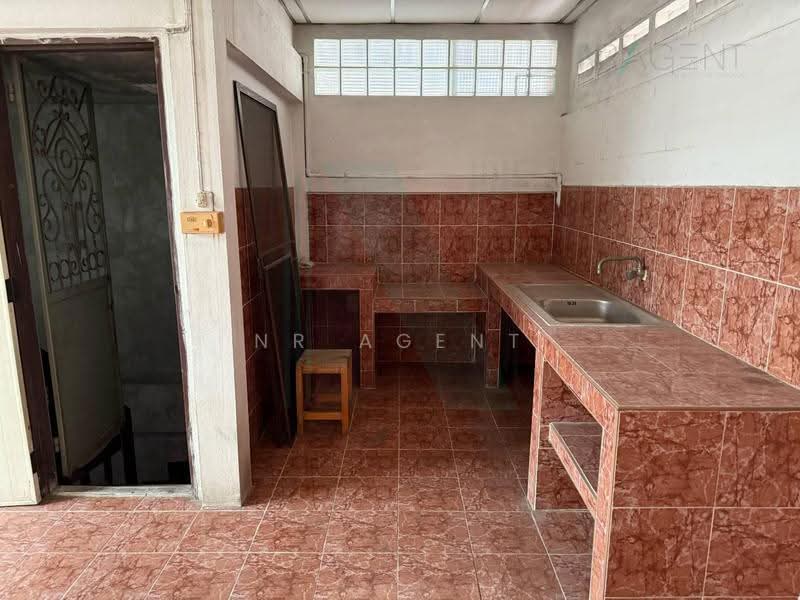 Sriwara Town in Town, Bangkok, Sriwara Road, Phlapphla, Wang Thonglang, Bangkok, 5 Bedrooms, 200 sqm, Townhouse For Sale, by NR AGENT, 500504138 - DDproperty.com
