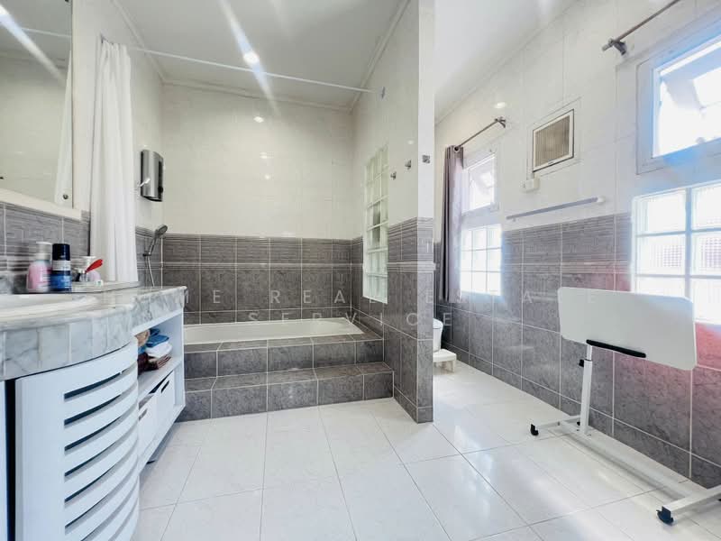 Chonlada Bangbuathong, Nonthaburi, Bang Kruai - Sai Noi Road, Bang Bua Thong, Nonthaburi, 4 Bedrooms, 350 sqm, Single Detached House For Sale, by HOME Real Estate Service, 500504167 - DDproperty.com