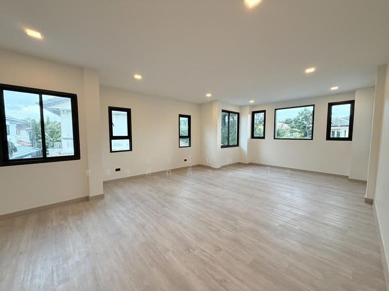 Mantana Wongwaen-Pinklao, Nonthaburi, Bang Muang, Bang Yai, Nonthaburi, 4 Bedrooms, 400 sqm, Single Detached House For Sale, by อานันท์ ขจรศักดิ์ว่องไว, 500504248 - DDproperty.com