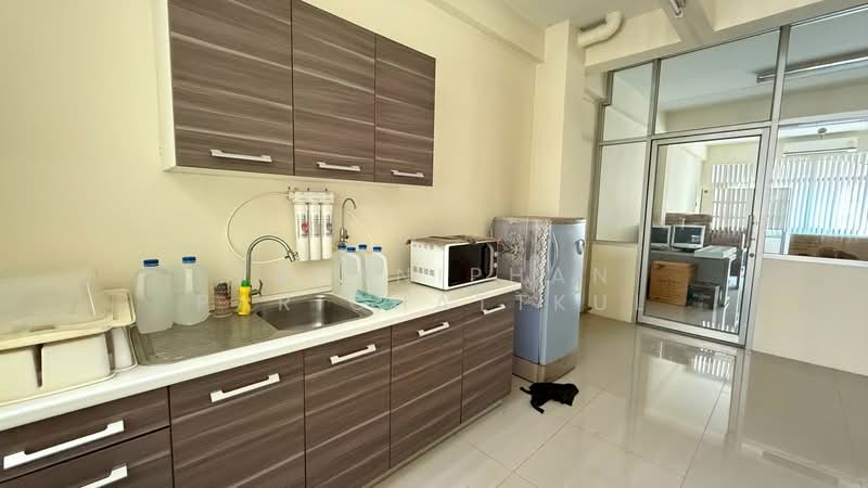 4.5-Storey Shophouse / Commercial Building Kanchanaphisek Road, Lak Song, Bang Khae, Bangkok 10160, Bangkok, กาญจนาภิเษก, Lak Song, Bang Khae, Bangkok, 3 Bedrooms, 200 sqm, Townhouse For Sale, by Tapaniphan Parichattkul, 500504250 - DDproperty.com
