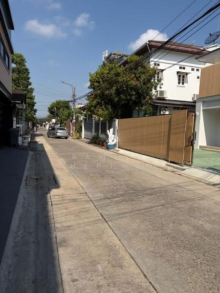 undefined, Bangkok, Samsen Nok, Huai Khwang, Bangkok, 4 Bedrooms, 272 sqm, Single Detached House For Rent, by Ramita Theptham, 500504535 - DDproperty.com