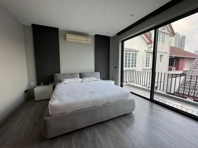 3-BR House, Bangkok, Khlong Tan Nua, Watthana, Bangkok, 3 Bedrooms, 350 sqm, Single Detached House For Rent, by Ramita Theptham, 500504544 - DDproperty.com
