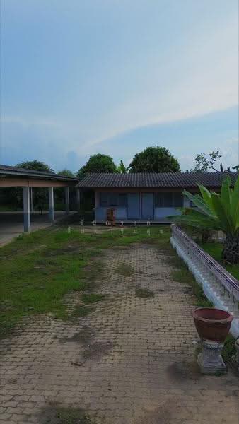 Industrial Land with Buildings | 17 Rai | 7,200 Sq.m. | Suphan Buri, Suphan Buri, Thung Khok, Song Phi Nong, Suphan Buri, , 28,192 sqm, Land For Rent, by ชัยณรงค์ ลิ้มอารีย์สุข, 500504675 - DDproperty.com