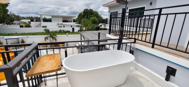 6-BR Villa, Chon Buri (Pattaya), Nong Pru, Bang Lamung (Pattaya), Chon Buri (Pattaya), 6 Bedrooms, 350 sqm, Villa For Rent, by Sikkares Ploydang, 500504689 - DDproperty.com