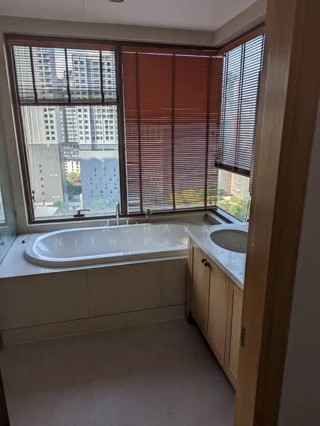 The Emporio Place, Bangkok, 93 Soi Sukhumvit 24, Sukhumvit Road, Khong Tan, Khlong Toei, Bangkok, 2 Bedrooms, 105 sqm, Condo For Rent, by Achaya Nithipanyawong, 500504693 - DDproperty.com