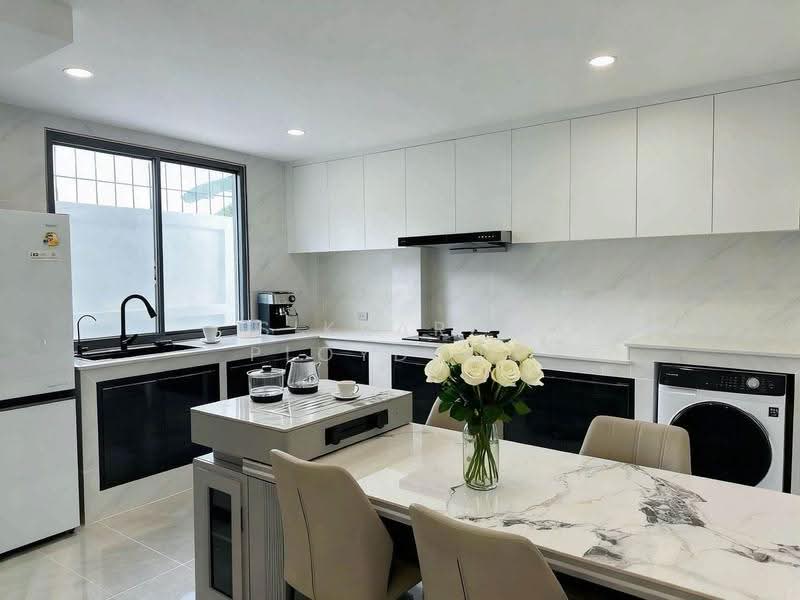 7-BR Villa, Chon Buri (Pattaya), Nong Pru, Bang Lamung (Pattaya), Chon Buri (Pattaya), 7 Bedrooms, 340 sqm, Villa For Rent, by Sikkares Ploydang, 500504720 - DDproperty.com