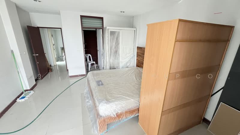 Commercial building in front of CMU, Chiang Mai, Su Thep, Muang Chiang Mai, Chiang Mai, , 194 sqm, Shophouse For Sale, by Shori Asset Group Co., Ltd., 500504753 - DDproperty.com