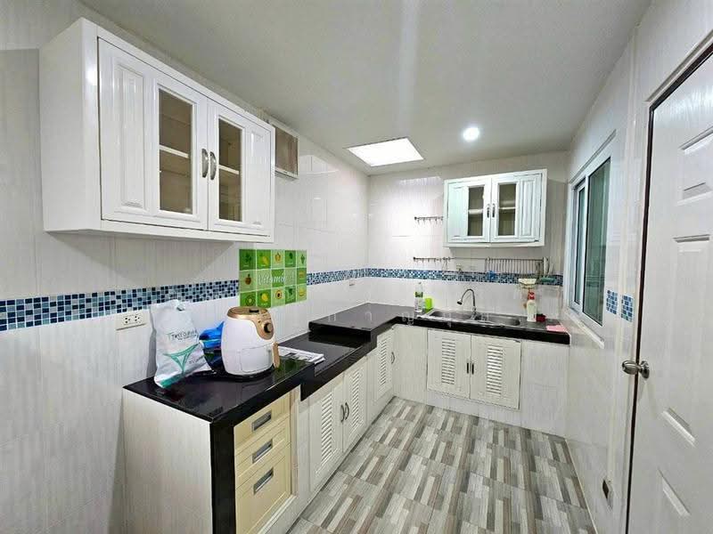The Eterno Ramkhamhaeng 174, Bangkok, Soi Ramkhamhaeng 174, Min Buri, Bangkok, 3 Bedrooms, 165 sqm, Townhouse For Sale, by คุณ ณัจภสิญาค์ ศุภควัษฐ์กาญกุล (ณิชชา), 500504763 - DDproperty.com