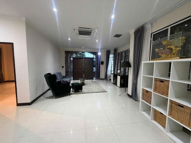 House for Rent Sukhumvit 71Ekkamai | Multiple Access Routes | Small Pets Allowed (SPSEVE2262), Bangkok, สุขุมวิท 71, Khlong Tan Nua, Watthana, Bangkok, 3 Bedrooms, 250 sqm, Single Detached House For Rent, by Khun Eve, 500505086 - DDproperty.com