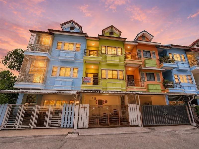 ทาวน์โฮม 3 ชั้น 18.1 ตร.ว. ใกล้ BTS ปุณณวิถี ซอยสุขุมวิท101 (ซอยปุณณวิถี45), Bangkok, ถนนสุขุมวิท, Bang Chak, Phra Khanong, Bangkok, 4 Bedrooms, 120 sqm, Townhouse For Sale, by คุณ ภัทรานิษฐ์ วัฒนาจินดาวงศ์ (ไวท์), 500505235 - DDproperty.com