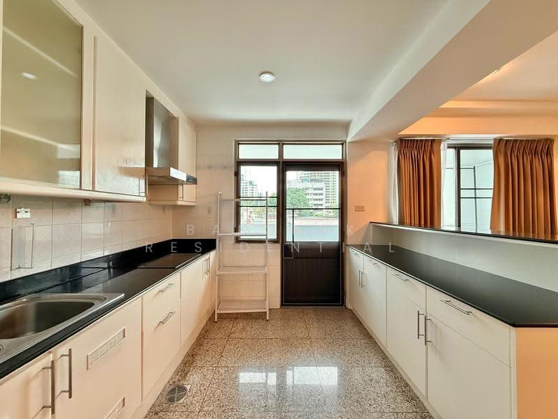 Royal Castle Sukhumvit, Bangkok, 30 Soi Sukhumvit 39, Khlongtoei Nua, Watthana, Bangkok, 3 Bedrooms, 160 sqm, Condo For Rent, by Bangkok Residential, 500505245 - DDproperty.com